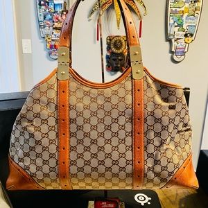Large Gucci shoulder bag.